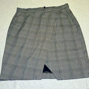 Banana Republic Mini Skirt, size 4 Petite.